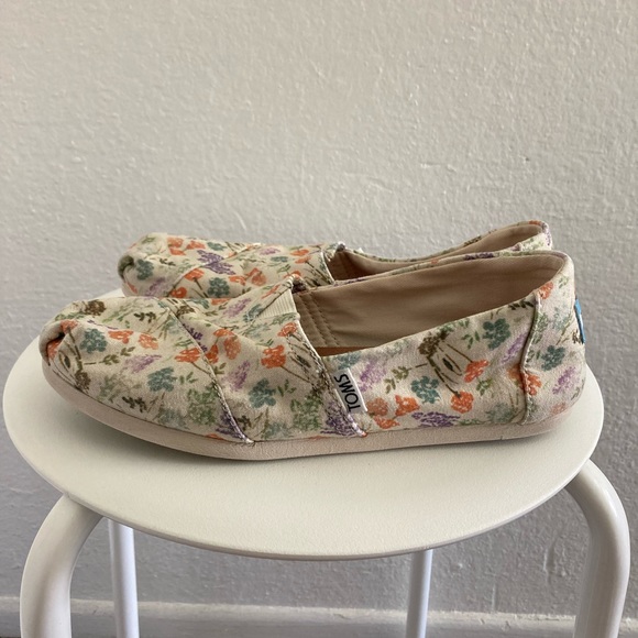 TOMS Classic Slip-on Shoes - Picture 3 of 6